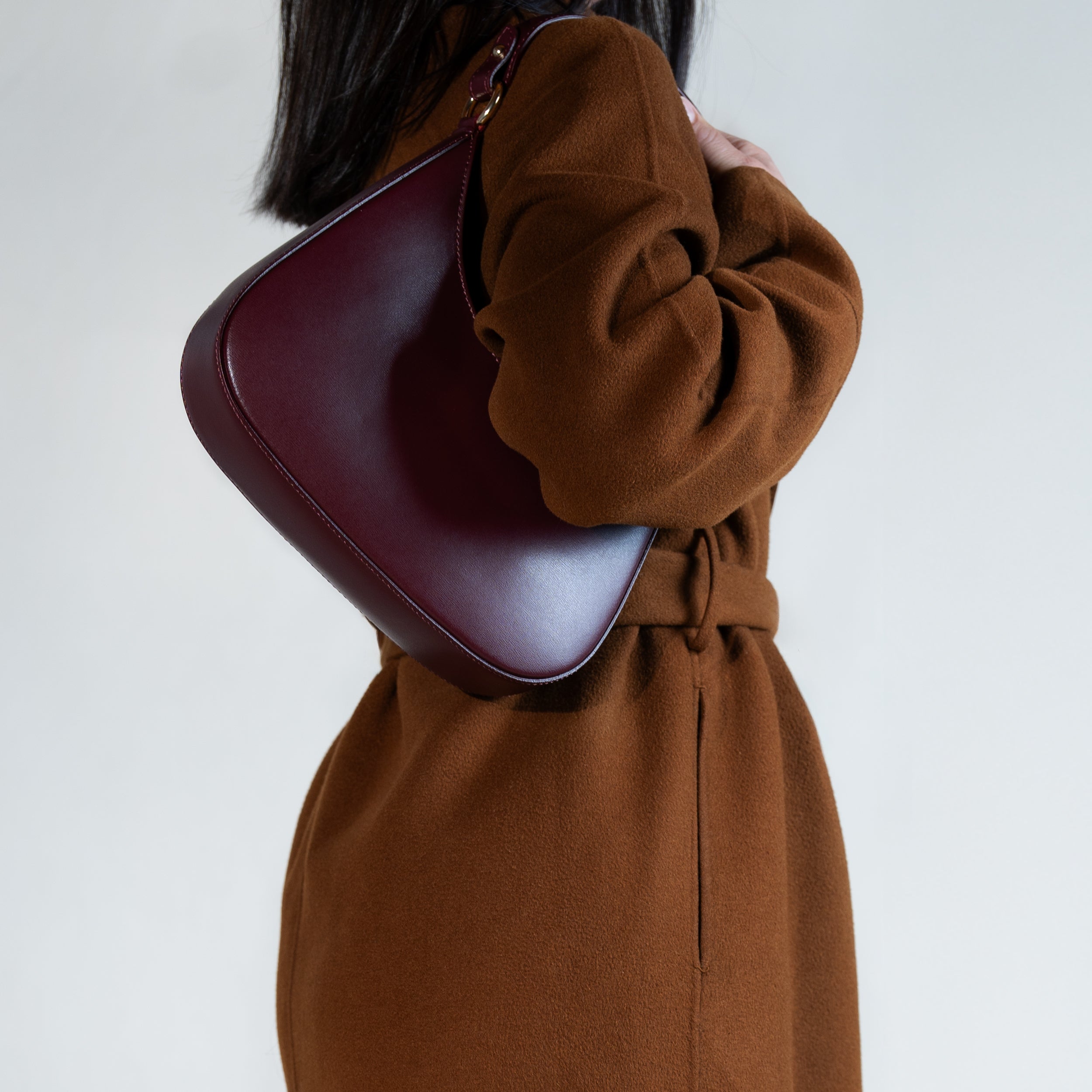 sac a main pour femme porté à l'épaule en cuir