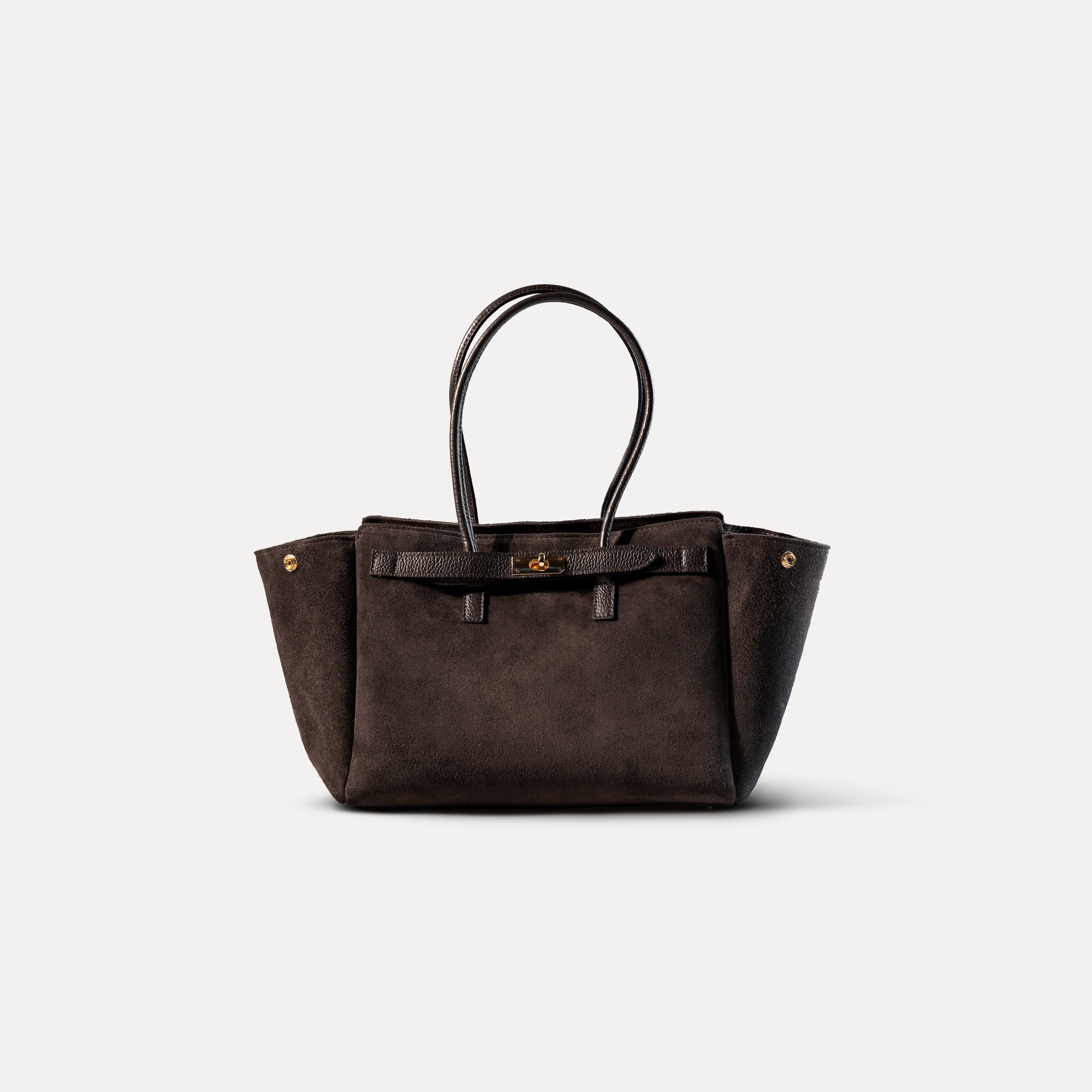 sac cabas femme en cuir suédé ou daim brun en forme trapèze avec fermoir tourniquet sur fond blanc