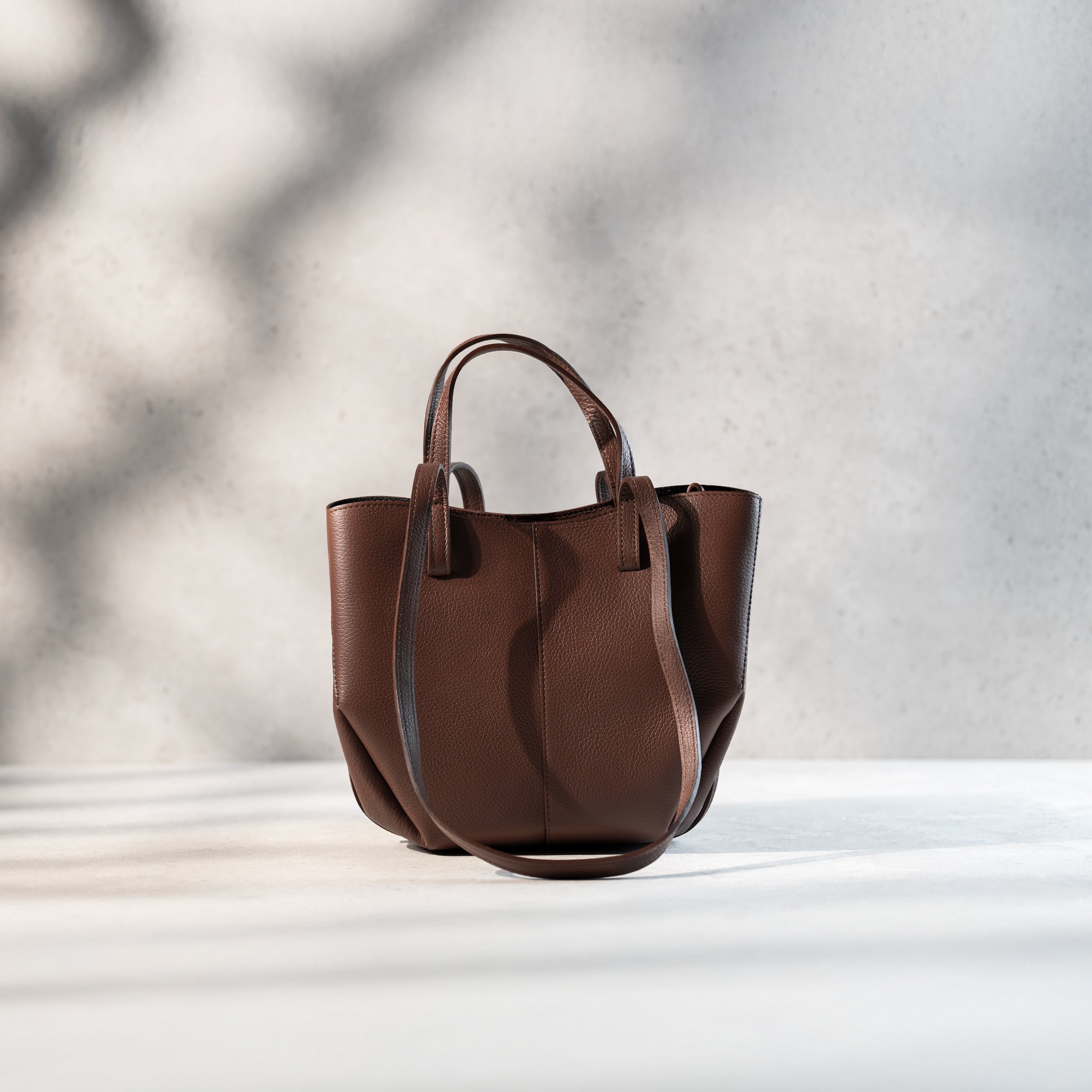 grand sac cabas pour femme forme rectangle en cuir lisse brun 