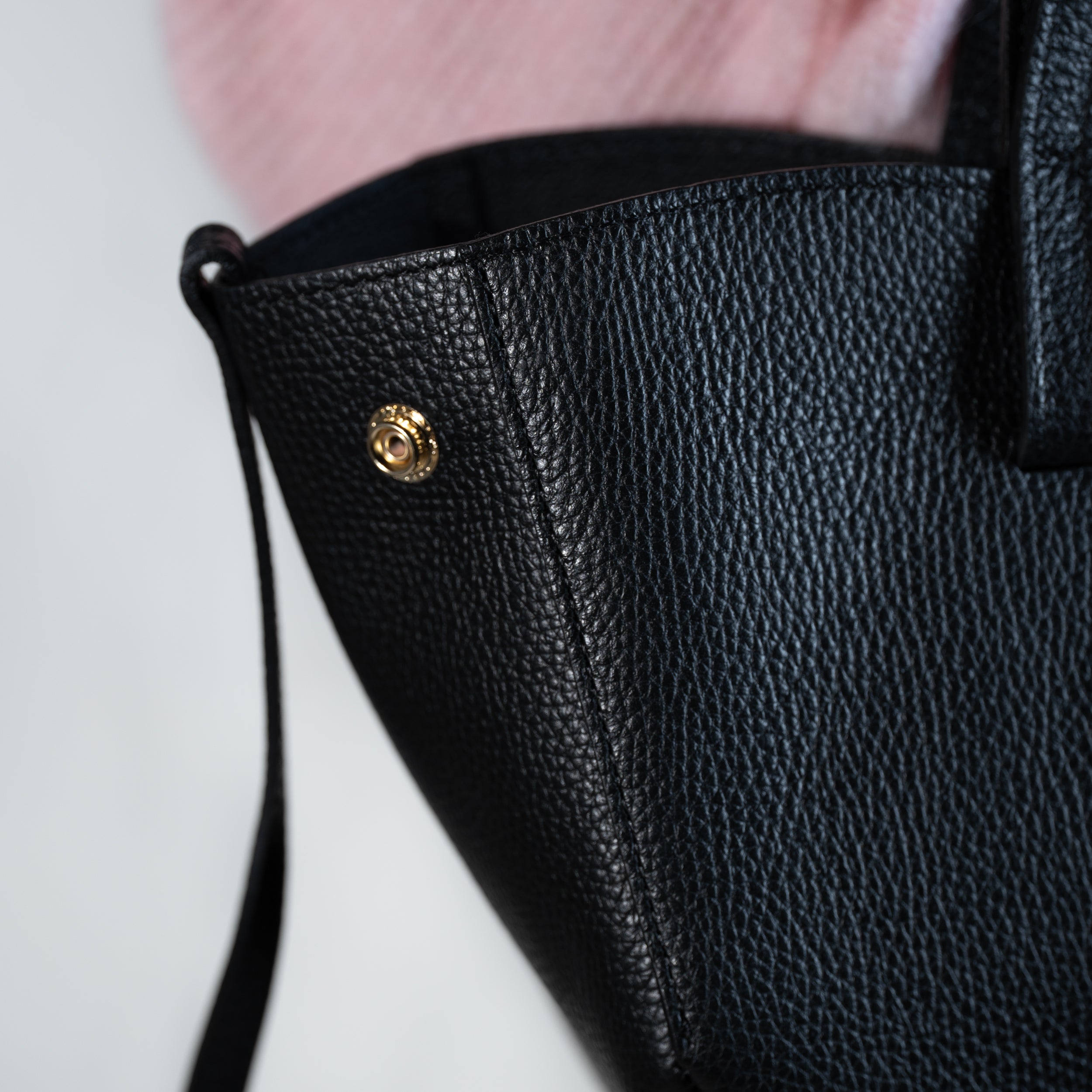 focus sac cabas pour femme forme trapèze en cuir lisse noir